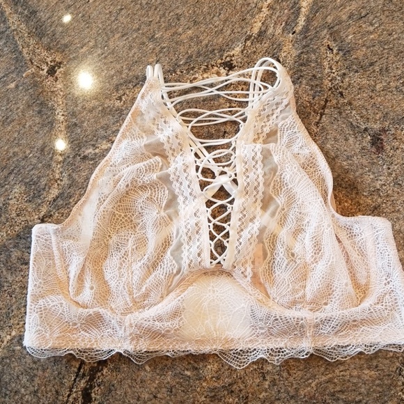 Victoria's Secret VERY SEXY unlined bralette - Picture 2 of 6